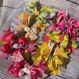 Assorted bows